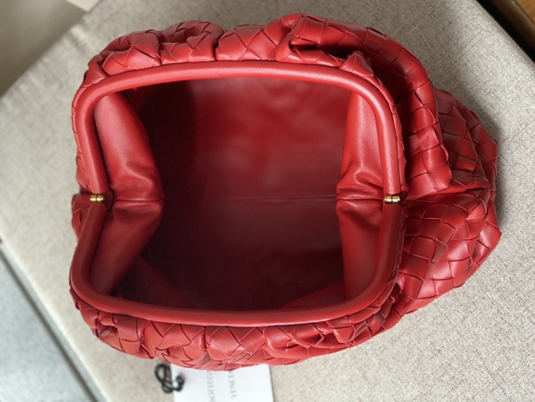 Big Pouch Intrecciato Leather Clutch Red